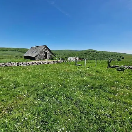 Buron De Leon, En Plein Coeur De L Aubrac ラギオール