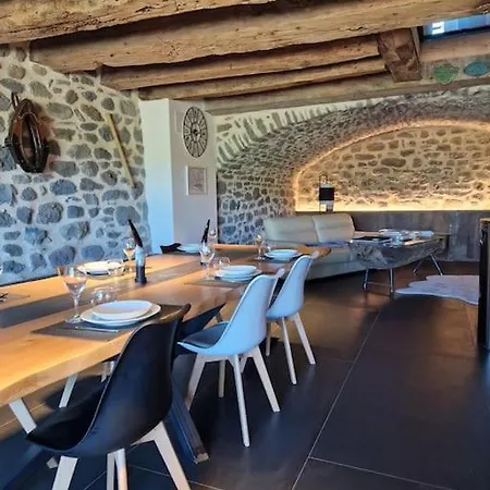 Buron De Leon, En Plein Coeur De L Aubrac *