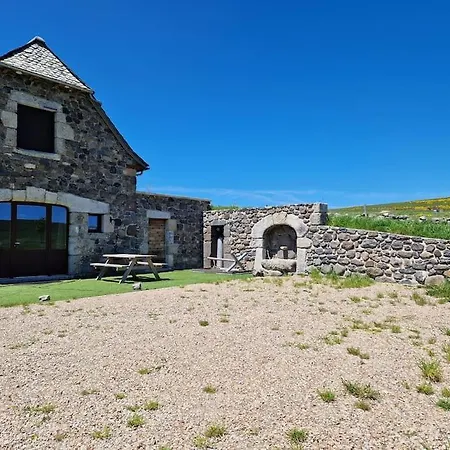 Buron De Leon, En Plein Coeur De L Aubrac *