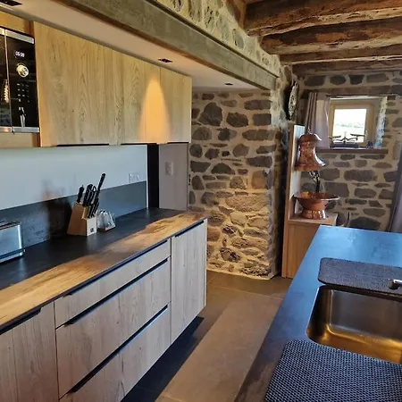 Buron De Leon, En Plein Coeur De L Aubrac *