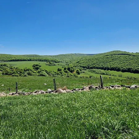 Buron De Léon, En Plein Cœur De L Aubrac Hébergement de vacances *